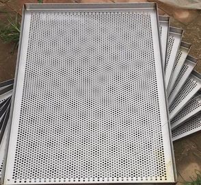 China Metal Perforated Wire Basket Cable Tray , Stainless Steel Baking Sheet For Food Processing supplier